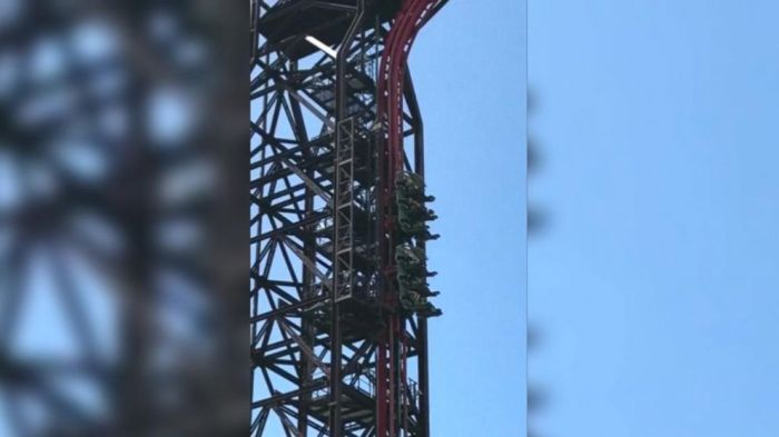 Oregon amusement park files lawsuit against ride manufacturer after it leaves guests hanging upside down