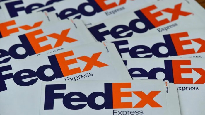 FedEx cuts full-year guidance, sending shares lower premarket