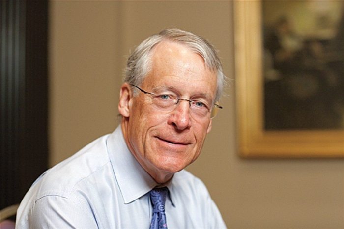 Walmart executive Robson Walton sells over 0 million in company stock