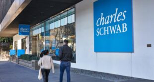 Schwab director Carolyn Schwab-Pomerantz sells over 6k in company stock