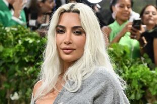 Kim Kardashian Reveals She's Actually Icing Her Back in Seductive Selfie: See Her Leather Look