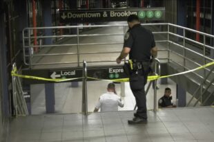 Man stepping off subway train stabbed in back by stranger at Manhattan station