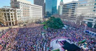 Watch 'Jump Around' at Kamala Harris rally in Madison, Wisconsin