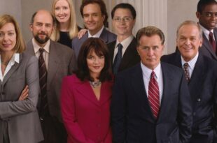 'The West Wing' cast visits the White House for a 25th anniversary party