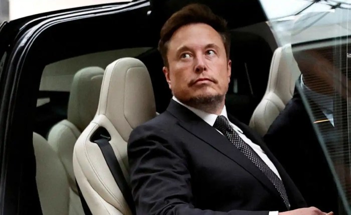 SEC wants Elon Musk sanctioned after he skipped Twitter testimony to watch a rocket launch