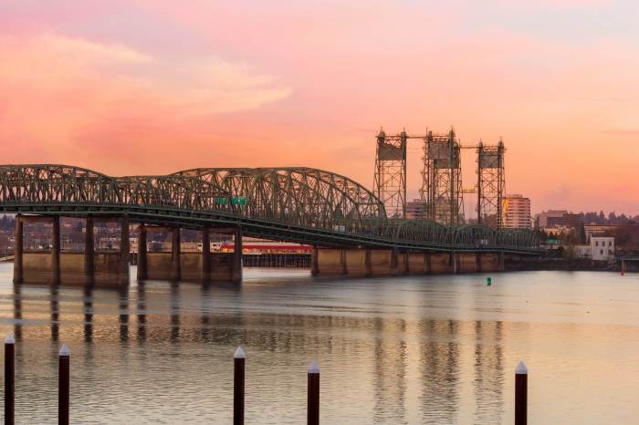 Replacing I-5 bridge will aid drivers, displace some homeowners in WA and Oregon