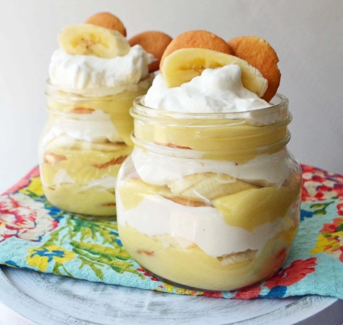 The 4-Ingredient Gooey Dessert You Can Bake With Leftover Bananas