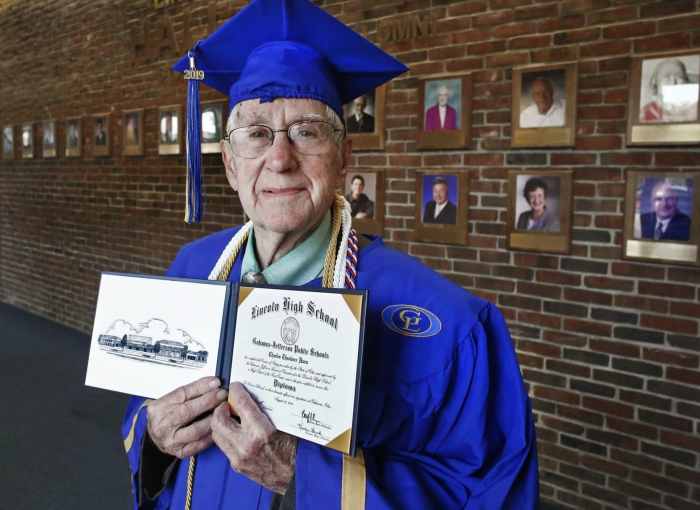 ‘A true American hero’: Korean War veteran’s legacy lives on through family as former POW laid to rest in Tennessee