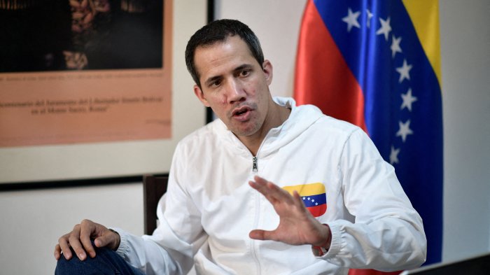 Senate Democrats craft bill recognizing Maduro opponent as Venezuela election winner