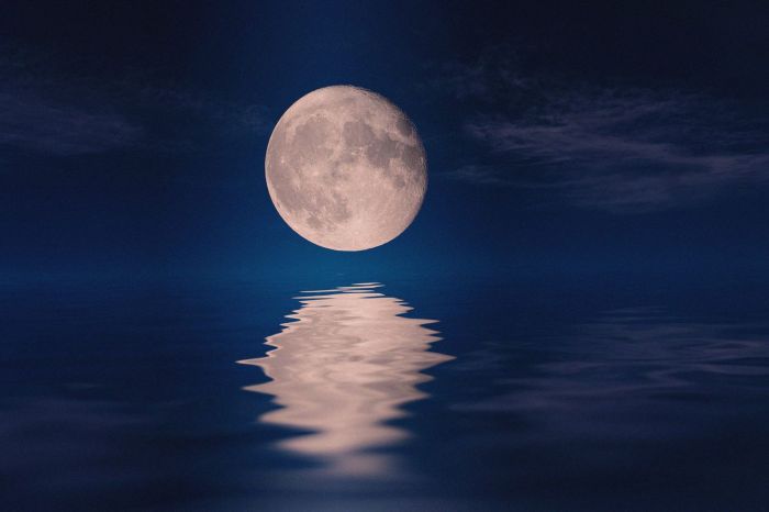 Fire, water and full moon: Photos of the week